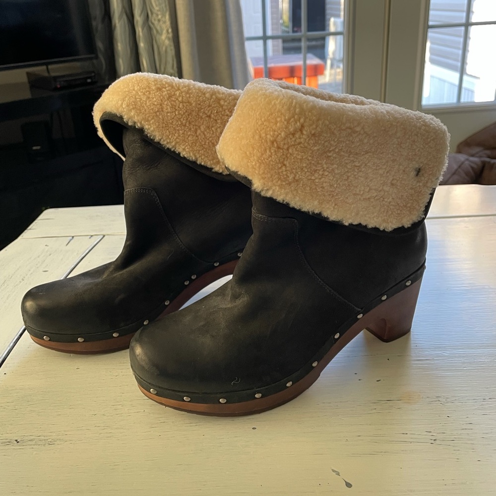 Ugg lynnea boots size 8